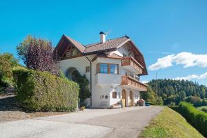 a house on a hill with a driveway at Melcherhof in Trodena