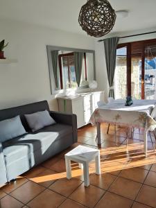 a living room with a couch and a table at Apartament Potxó in Olp
