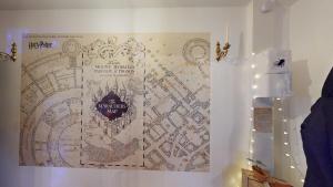 a map on a wall in a room at Le refuge des Mans-raudeurs in Le Mans