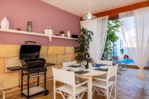 a dining room with a table and a stove at Casa Cantino in Santa Margalida