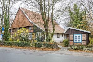 a house with a stone fence in front of it at Alte Polsterei in Nienstädt