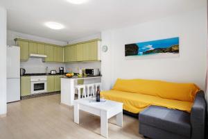 a living room with a couch and a kitchen at Casa Candido in Playa Honda