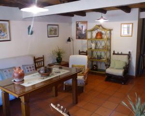 a living room with a table and chairs at Granados in Fuenteheridos