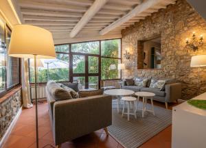 a living room with a couch and a table at Villa Assolata in Pietraviva