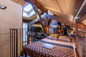 a bedroom with a bed in a room with wooden ceilings at Chalet Les Menuires Val Thorens in Praranger