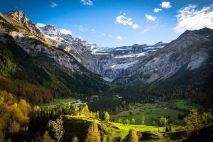 a valley in the mountains with trees and snow at T2 Bis - centre Barèges - cure in Barèges