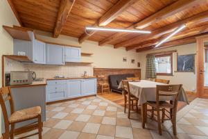 a kitchen and dining room with a table and chairs at Civico 7 in Marmora