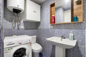 a small bathroom with a washing machine and a sink at Apartamento Los Manantiales in Torremolinos +17 photos
