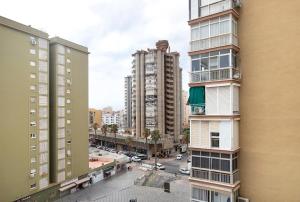 a view of a city with tall buildings and a street at Apartamento Los Manantiales in Torremolinos