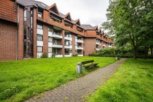 a park with a bench in front of a building at Apartement Bublitz in Travemünde