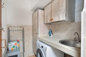 a small kitchen with a sink and a washing machine at Las Golondrinas in Jedey +31 photos
