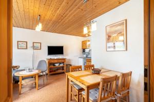 a dining room and kitchen with a table and chairs at Bungalow 131 in Zeulenroda