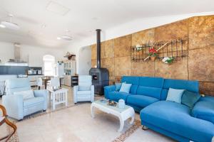 a living room with a blue couch and chairs at Ecoturismo Calblanque in Las Barracas