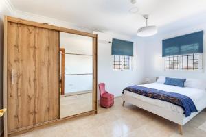 a bedroom with a bed and a sliding door at Ecoturismo Calblanque in Las Barracas +27 photos