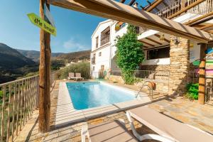 a villa with a swimming pool on a balcony at C´antonia Y Manuel in Laroya