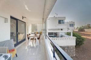a balcony of a house with a table and chairs at Casa Noa in Costa Del Silencio