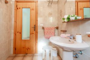 a bathroom with a sink and a mirror at Villa Vanna Bilo A - bilocale in Capoliveri +28 photos