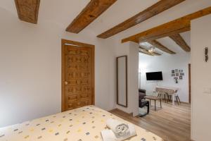 a bedroom with a bed and a room with a desk at Mayor 10 in Ejulve