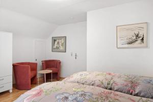 a bedroom with a bed and a chair at Haus am Buck in Müllheim