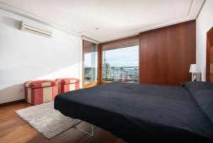 a bedroom with a large bed and a large window at Marítimo 46 in Alcudia