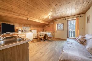 a kitchen and living room with a sink and a couch at Untervernatsch Fewo Edelweiss in Senales +13 photos