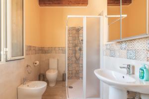 a bathroom with a shower and a toilet and a sink at Casa Vacanza Brucoli Mare 2 in Brucoli +33 photos