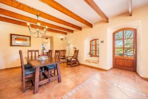 a dining room with a wooden table and chairs at Mirabo ramonet in Caʼs Concos