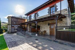 an exterior view of a house with a patio at C de Alborada del eo in Villameitide