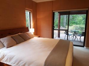 
A bed or beds in a room at Jarrah Grove Forest Retreat
