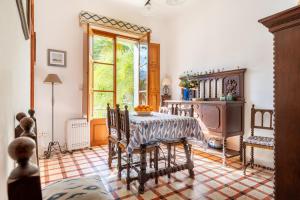 a dining room with a table and chairs at Sa Torre in Port de Soller