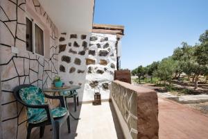 a patio with a table and chairs and a wall at Esencia Eco-rústico Adults Only in El Charco