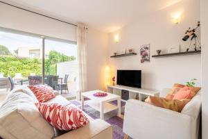 a living room with a couch and a tv at Astur - Moderno Chalet Con Piscina in Puigderrós