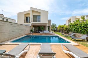 a villa with a swimming pool and a house at Astur - Moderno Chalet Con Piscina in Puigderrós