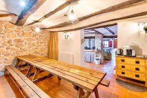 a wooden table in a room with a kitchen at La Casuna in Olba