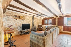 a living room with couches and a tv at La Casuna in Olba