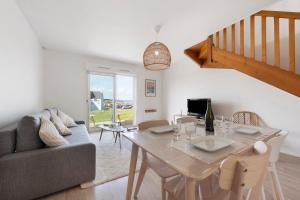 a living room with a table and a couch at Les terrasses de Kerhos in Camaret-sur-Mer