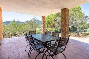 a black table and chairs on a patio at Ca La Cuca in Alforja