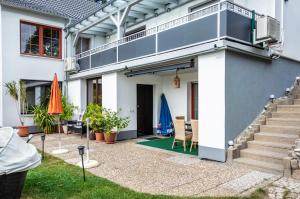 a house with a patio and a balcony at Ferienwohnung Brenda in Schillingsfürst