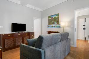 a living room with a couch and a flat screen tv at La Casa Del Marinaio in Rapallo