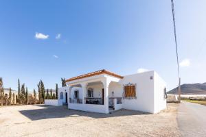 a white building on the side of a road at Nazareno in Níjar