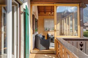 an open porch with a view of a table at Andis Ferienwohnung in Farchant