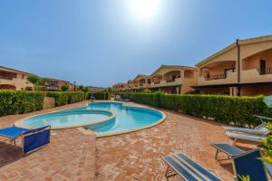 a swimming pool in the middle of a patio at Casa Vacanze Fragola in Olbia