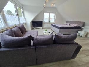 a living room with a couch and a bed at Ferienwohnung Inselblick Vitzdorf in Fehmarn