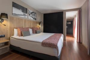 a bedroom with a large bed in a room at Hotel Grand Pas by Nexta in Pas de la Casa