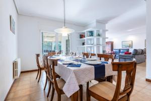 a dining room and living room with a table and chairs at Mario in Vinarós