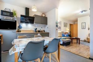 a kitchen and living room with a table and chairs at Ferienwohnung Mit Maritimen Flair in Lohme