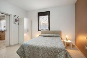 a bedroom with a bed and a window at Chez Martine Tenerife in Granadilla de Abona