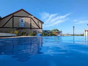 a swimming pool with a building in the background at Hof Grübler in Klipphausen