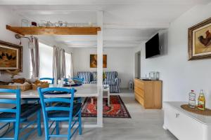 a kitchen and living room with a table and chairs at Mein Haus in Pellworm