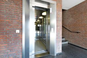 an elevator in a brick building with a brick wall at Ferienappartement Holm Ostsee in Brasilien